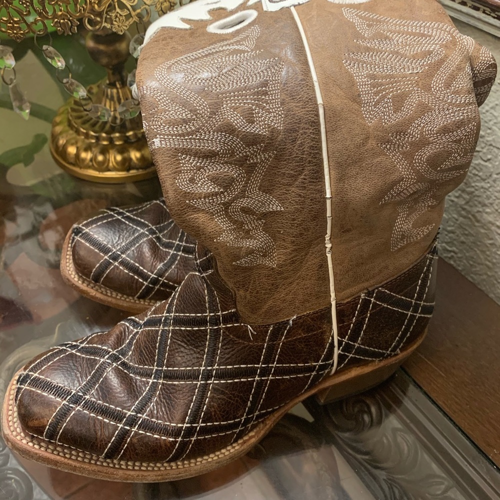 Boys boots